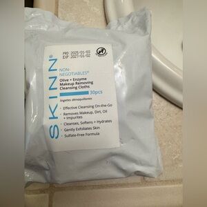 New Skinn Non Negotiables Olive + Enzyme Makeup Removing Cleaning Cloths